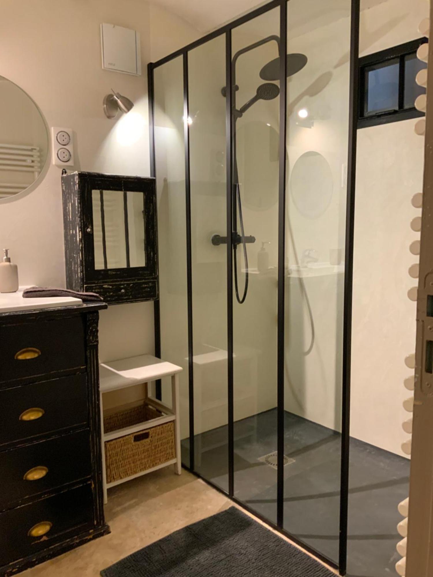 Au Petit Bonheur Apartment *