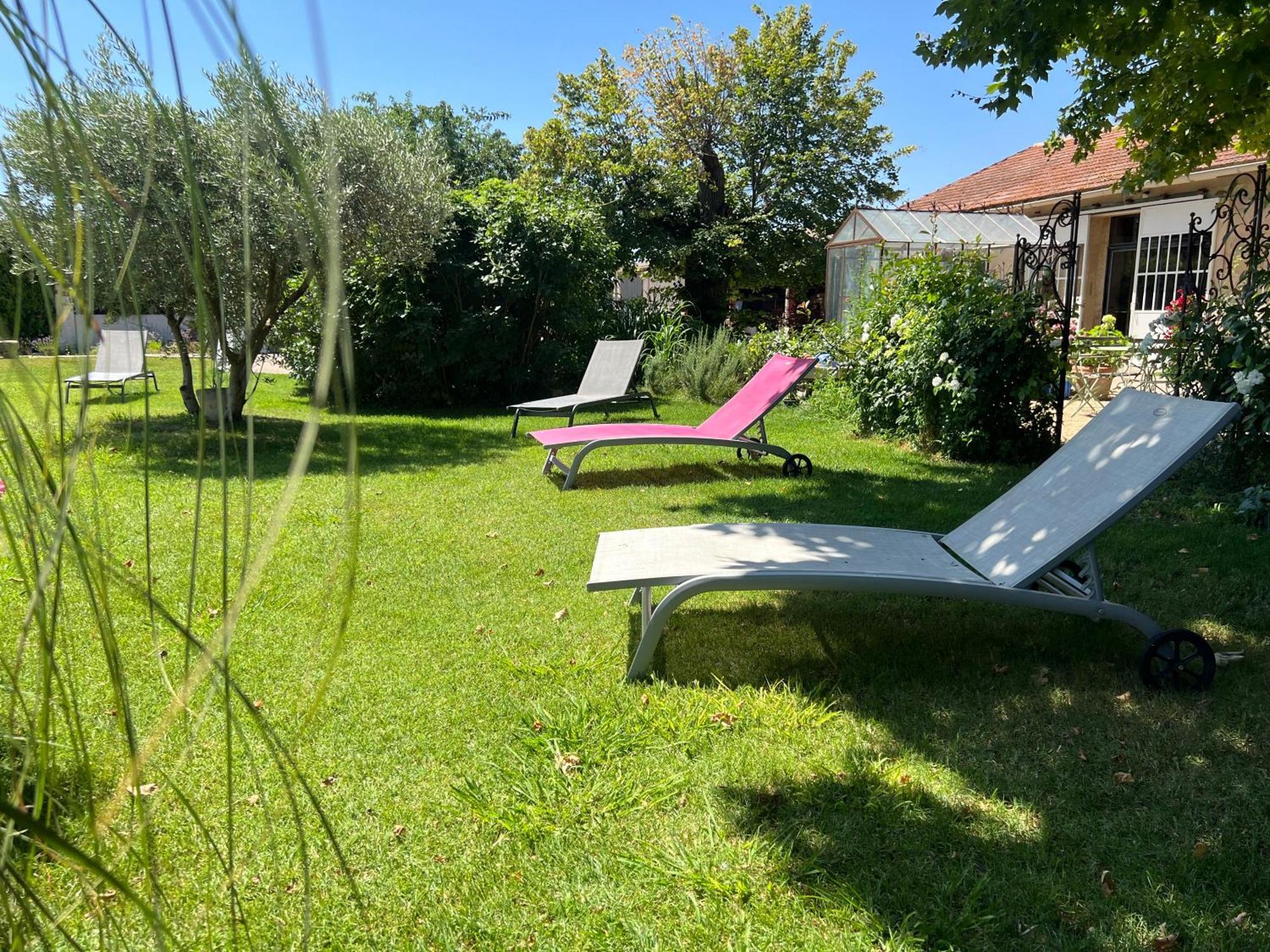 Au Petit Bonheur Apartment *